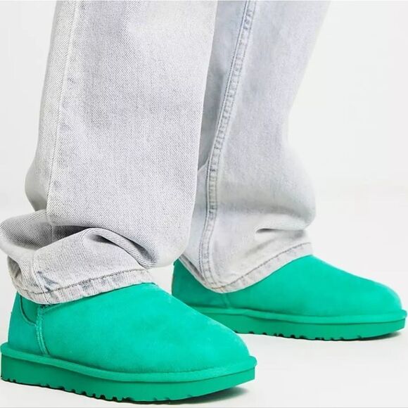 UGG Other - BRAND NEW UGG(r) CLASSIC SHORT II WATER RESISTANT GENUINE SHEARLING KIDS BOOT